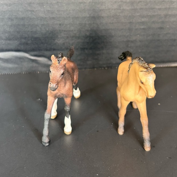 Schleich Lot Of 2: Andalusian Foal and Arabian Foal - Picture 3 of 7